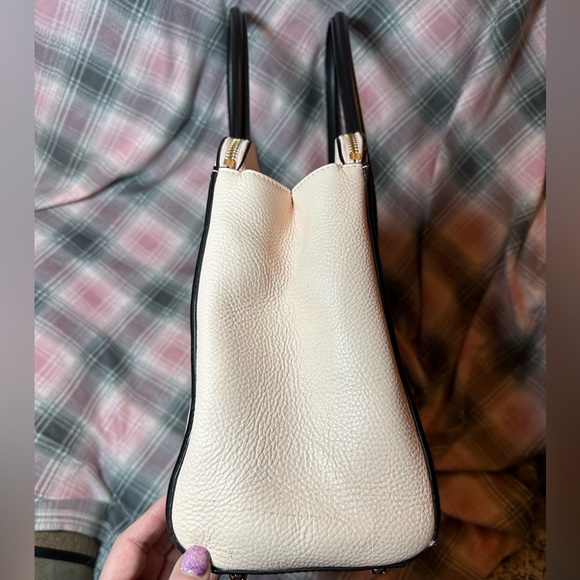 XL GUC Kate Spade handbag. Pink and Black. Perfect for spring. - Picture 6 of 9